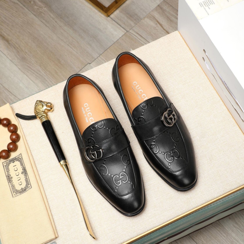 G*u*i leather shoes